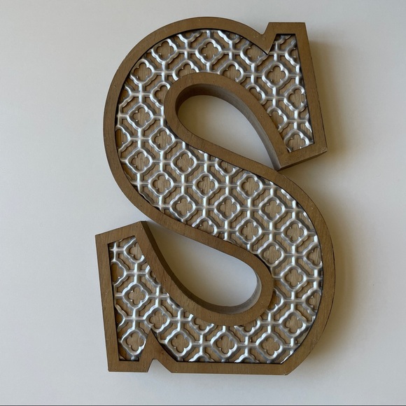 NWT HALLMARK LETTERS METAL INITIALS DECORATIVE SCALLOP SILVER DESIGN GRE… - Picture 4 of 12